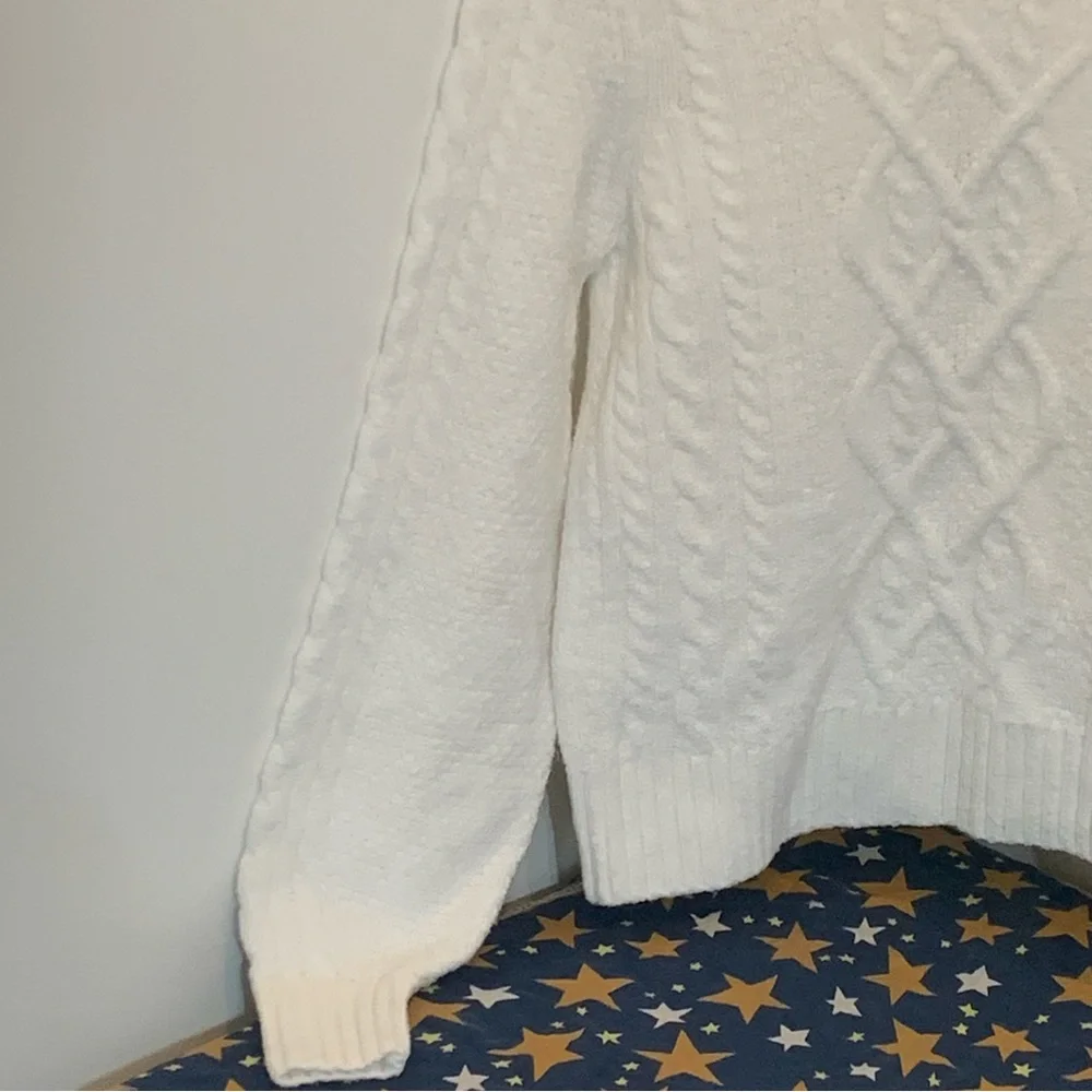Abercrombie & Fitch Chunky Knit Sweater - Picture 4 of 10